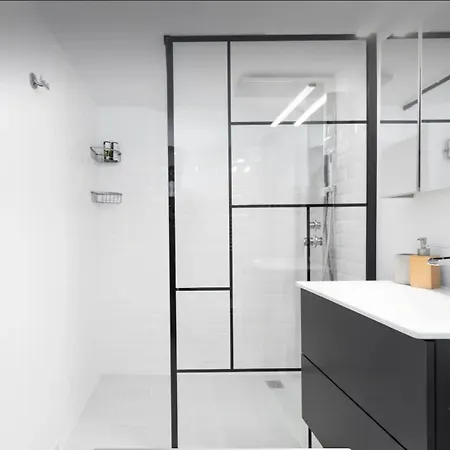 Relaxing Nest With Hydromassage Shower Apartament